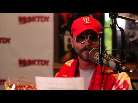 Making Elvis Cake | This Week In Elvis