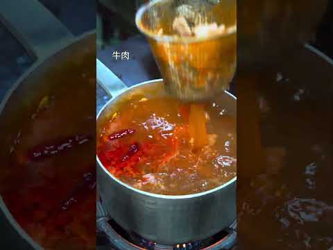 没有一定的实力，谁敢这样吃泡面 #在路边摊感受人间烟火   #food #noodles #delicious #cooking #streetfood #美食分享 #美食教程