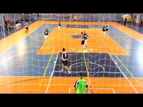 25.kolo 2.SLF: SEMIC BRATISLAVA - Krátky Proces 7:1 (2:0). Akcia Obert - Kikuš.