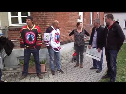 NiF Spendenübergabe LA Icebreakers an LA Mütterzentrum vom 28. April 2014