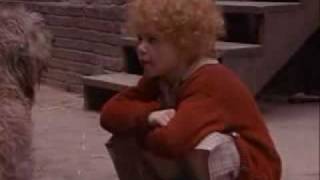 Annie (1982) - Dumb Dog