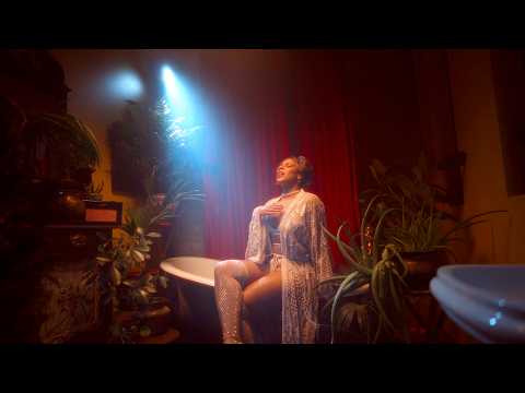 Kelli-Leigh - Broken Heart [Official Video]