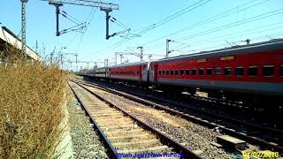 preview picture of video '19302/Yeshvantpur - Indore Express hauled by BRC 30070 WAP-5,departing Akola Jn  KJM 40450 WDP-4D HD'