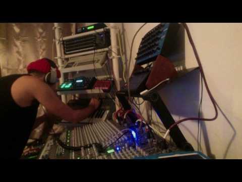 [NEW] Live Techno Jan 2017 music jam using analog hardware only [OTB] - Ash Verschuur