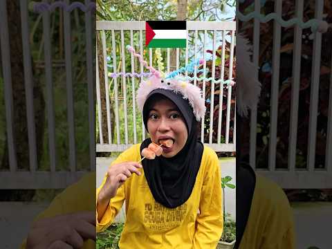 Eating sausages in 4 languages ​​in Palestine 🇵🇸