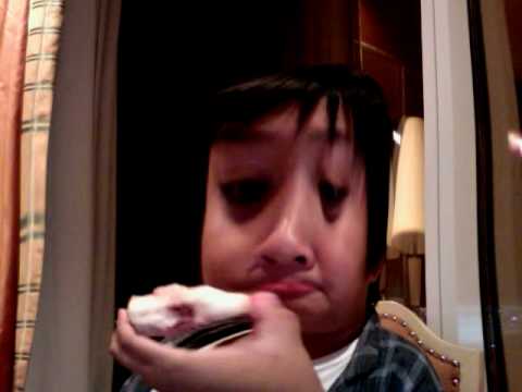 How could a video of a kid eating a nectarine be so funny????