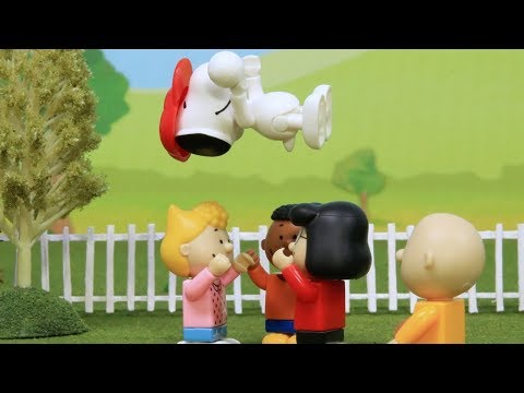 Snoopy | Snoopy Catches The Baseball | BRAND NEW Peanuts Stop Motion | Videos For Kids | Snoopy Toys