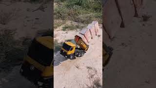 Download lagu Rc dump truck muatan batu bata hampir jatuh terguling #miniaturmobil #miniaturtruk #rctruck #shots mp3