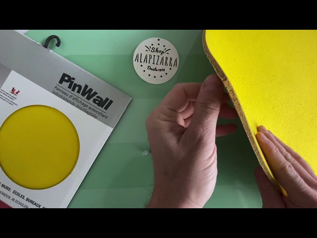Vídeo relacionado con Woovio Corcho Pared Autoadhesivo 120x90 cm, Tablero de Corcho Decorativo para el Hogar la Escuela la Oficina,12 Tablones con 60 Almohadillas Adhesivas de Doble Cara (Blanco)