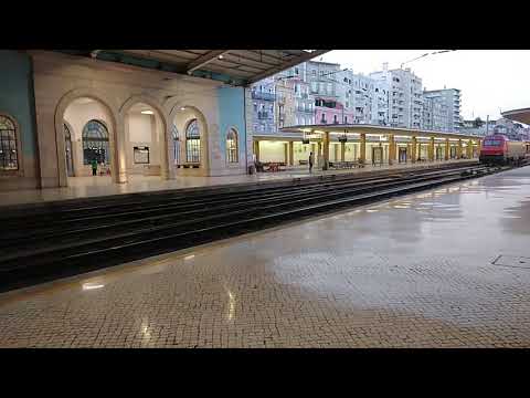 Comboio CP - Chegada intercidades a Santa Apolónia procedente de Guimarães