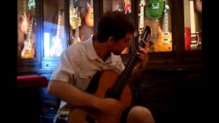 Gabriele Balzerano suona una chitarra Kenny Hill