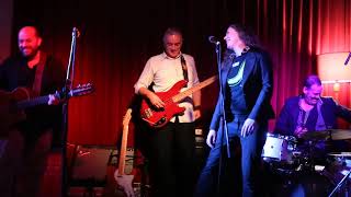 Frente! Secret Gig - Accidently Kelly Street live