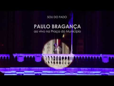 A Praça do Município ficou repleta para ouvir Paulo Bragança