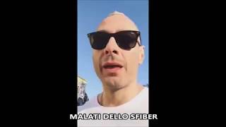 Fabri Fibra rappa &quot;Cono Gelato&quot; della Dark Polo Gang sopra il carillon del camion dei gelati.