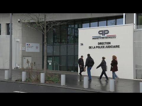 Detienen a otros dos hombres y dos mujeres por el robo en el Louvre | AFP