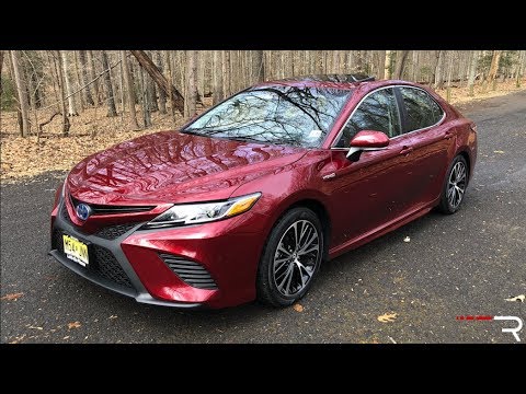 2018 Toyota Camry Hybrid SE – A 52 MPG Daily Driver That's Fun?!