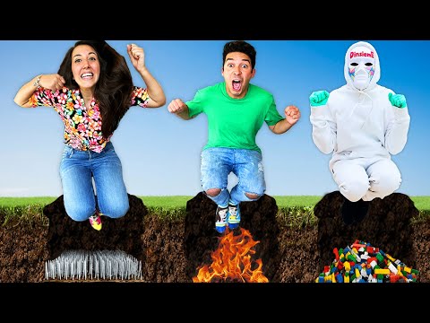 NON SALTARE NEL BUCO MISTERIOSO SBAGLIATO CONTRO IL DOTTOR TIMOTI! *non scegliere la buca sbagliata*