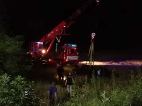 Osobní auto s osmi lidmi prorazilo závoru a vjelo pod vlak - NEHODA u Mělníka 8.7.2013