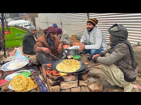 TRADITIONAL WINTER SPECIAL BREAKFAST | MADAD ALI SAAG & ALOO PARATHA | ROADSIDE DELIGHT STREET FOOD