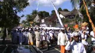 preview picture of video 'Bali Melasti Ceremony | Parade Nyepi Day - Part One'
