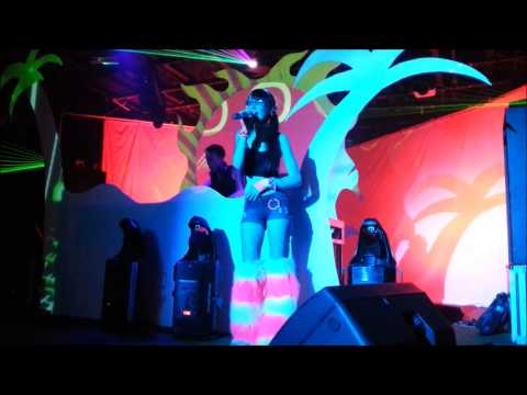 S3Rl feat Sara - Less Than 3 - Live at SummerBass 2012