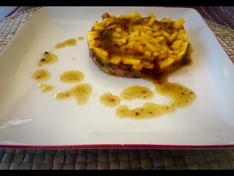 Tartar de salmón ahumado, melocotón y kumato