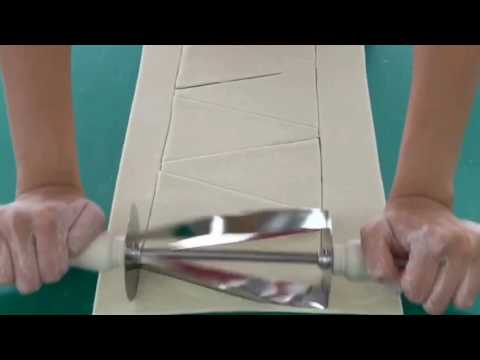 C154420 CROISSANT DOUGH CUTTER