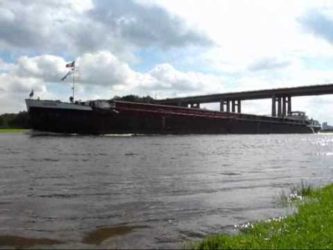 Vorbeifahrt Binnenschiff Theodor - GMS - 04701090 zu Tal auf der Hunte