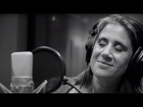 Guillermina Beccar y León Gieco - Todos Los Días Un Poco