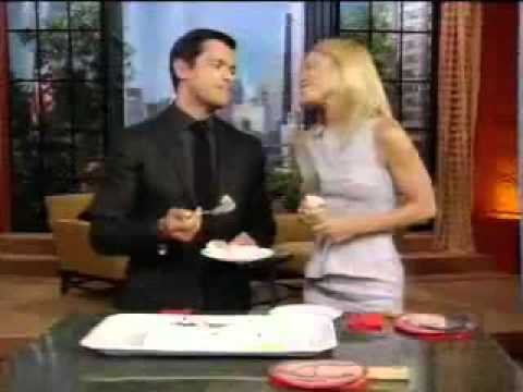 Kelly Ripa Receives Fudgie the Whale Cake on Live! With Regis and Kelly
