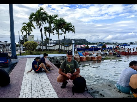 Эквадор. Народа тьма...пляж Салинас в Salinas (Santa Elena) An overcrowded beach in Salinas, Ecuador