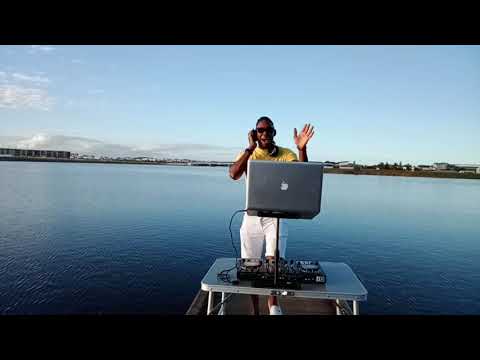 Favela Chic Warm-Up Mix by DJ Pilo