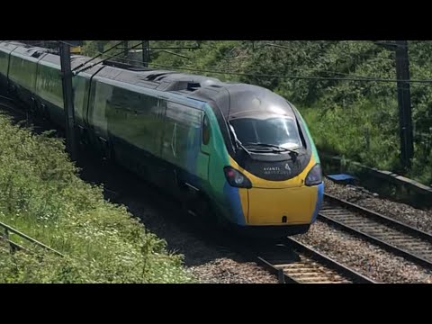 390121 ‘Climate Train’ passing through Bailrigg/Lancaster  (4/6/2022)