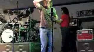 Darryl Worley Performs Family Tree