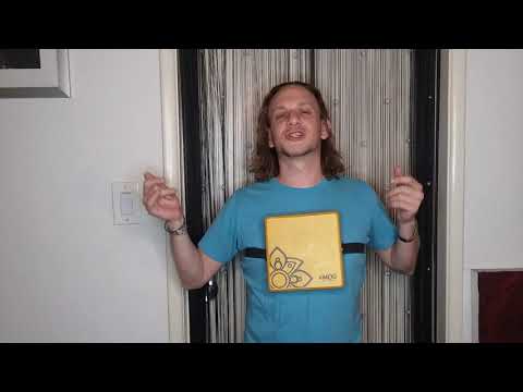 First-ever wearable drum shaker, small Cajon -Darbuka Planet -