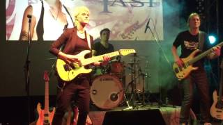YASI HOFER LIVE MUSIC HALL WEIHER 10 03 2017 COSMIC STARS   1