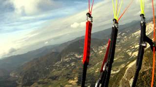 preview picture of video 'St André les Alpes : Entrainement en parapente - HD'