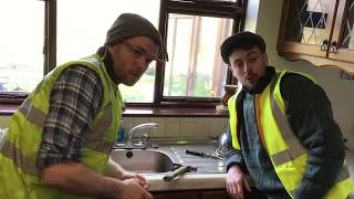 Tradesmen who don&#39;t turn up - The 2 Johnnies (sketch)