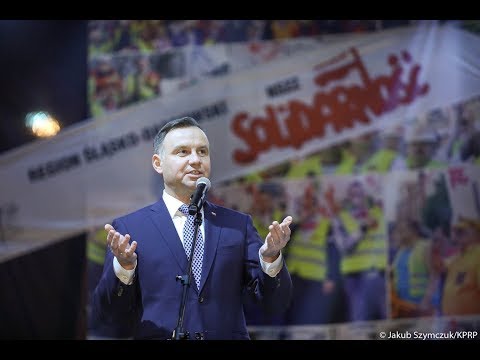 Ten przewodniczący który stoi obok Dudy