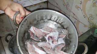 How to wash fish to remove raw smell / how to get rid of fishy smell / how to cook non fishy fish