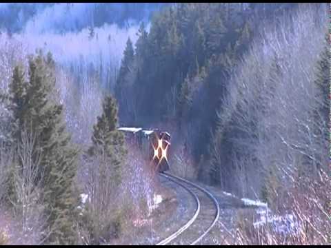 CN 5519 & CN 5701 at MP.135.90, Mont-Joli SUBDIVISION (Rimouski Qc, 23/04/11)