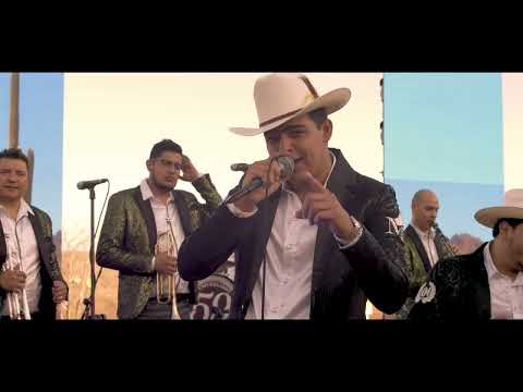 Chiquita Bonita - Grupo Arriesgado Ft Banda Los Populares Del Llano (En vivo)