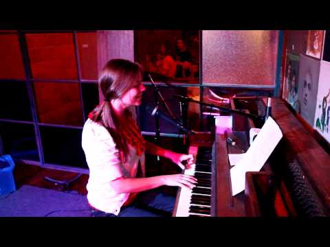 Ami Thompson performing at Joe Mamma's in Tulsa