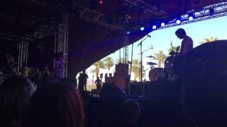 The Cribs ♪Come on, be a No-One ♪ @Coachella W1 12 Apr 2015