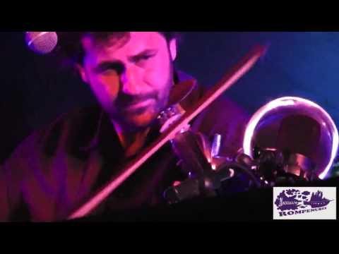 Espinosa de los Monteros - Diego Galaz y Mario Mayoral - Violín trompeta y percusión