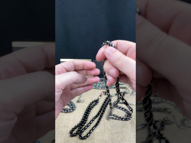 سبحة من حجر الارزروم الأسود مطعم بخطوط من الفضة