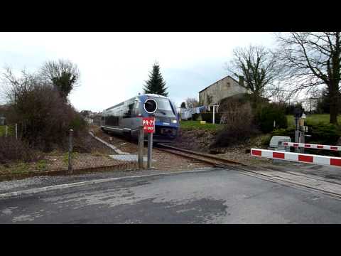 TER reliant Limoges à Poitiers par Le Dorat.MOV
