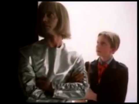 Алиса мелофон робот вертер. Алиса гостья из будущего робот вертер. Робот вертер гостья из будущего. Робот вертер гостья из будущего. Робот вертер видео.