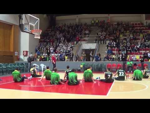 Oslava fanúšikov a hráčov BC Prievidza po víťazstve v B. Bystrici - 3. zápas štvrťfinále