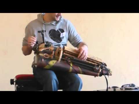 Halsway Manor hurdy-gurdy weekend 2014 - Gregory Jolivet, les pieds dans l'eau